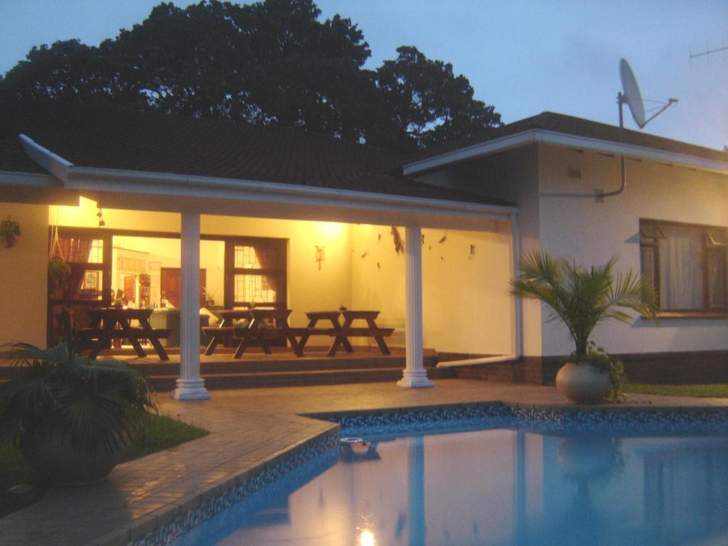 Mdoni House Guest Lodge Port Shepstone Exteriör bild